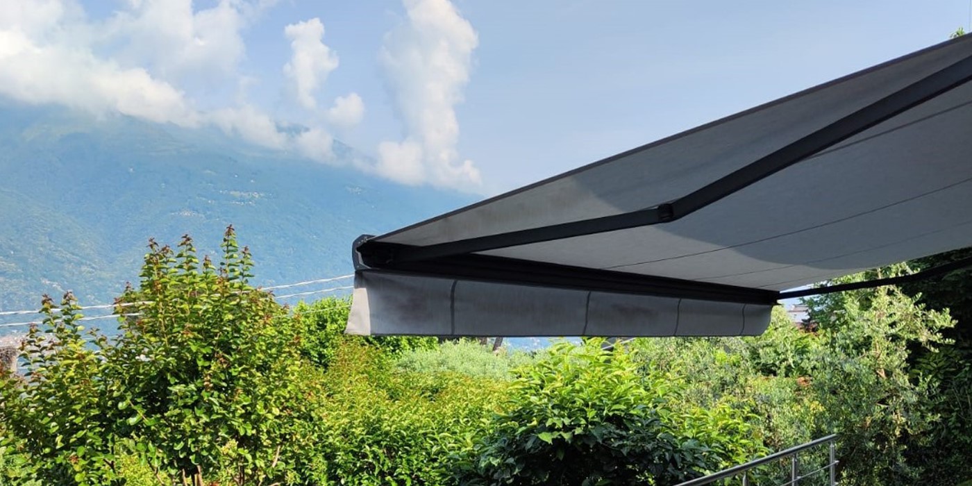Come_pulire_una_tenda_da_sole